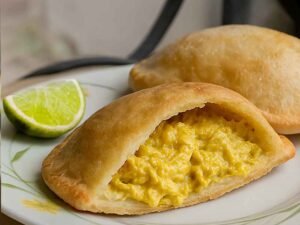 Empanada de Ají de Gallina | Fusión peruana